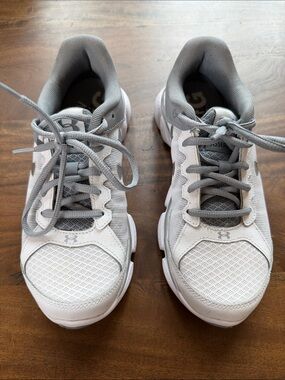 Women’s Under Armour Men’s White and Gray Athletic Training Shoes Size 7.5